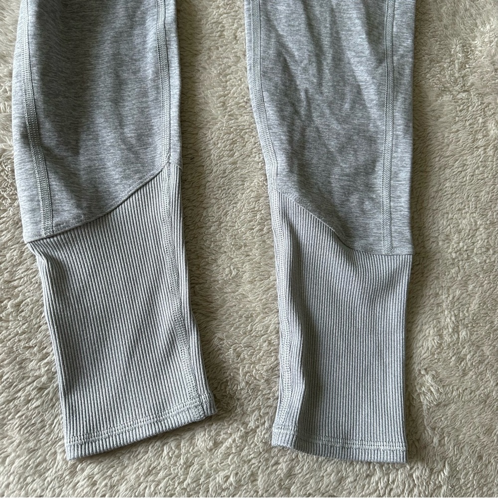 NWOT ALO YOGA High-Waist Alosoft Lounge Legging in Grey sz M - Picture 5 of 9